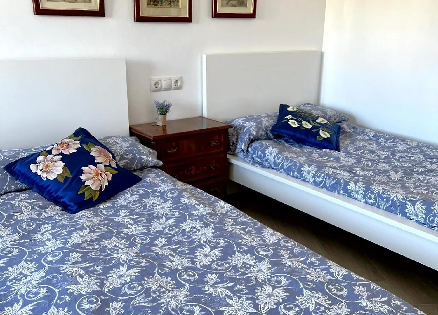 Malaga Flat With Balcony Ac Direct Bus To Beach Sleeps 7 Homestay