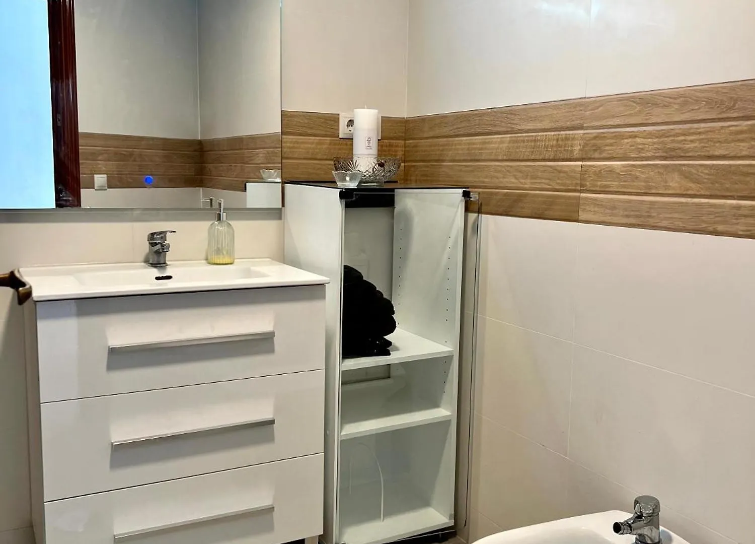 Homestay Malaga Flat With Balcony Ac Direct Bus To Beach Sleeps 7 Spain