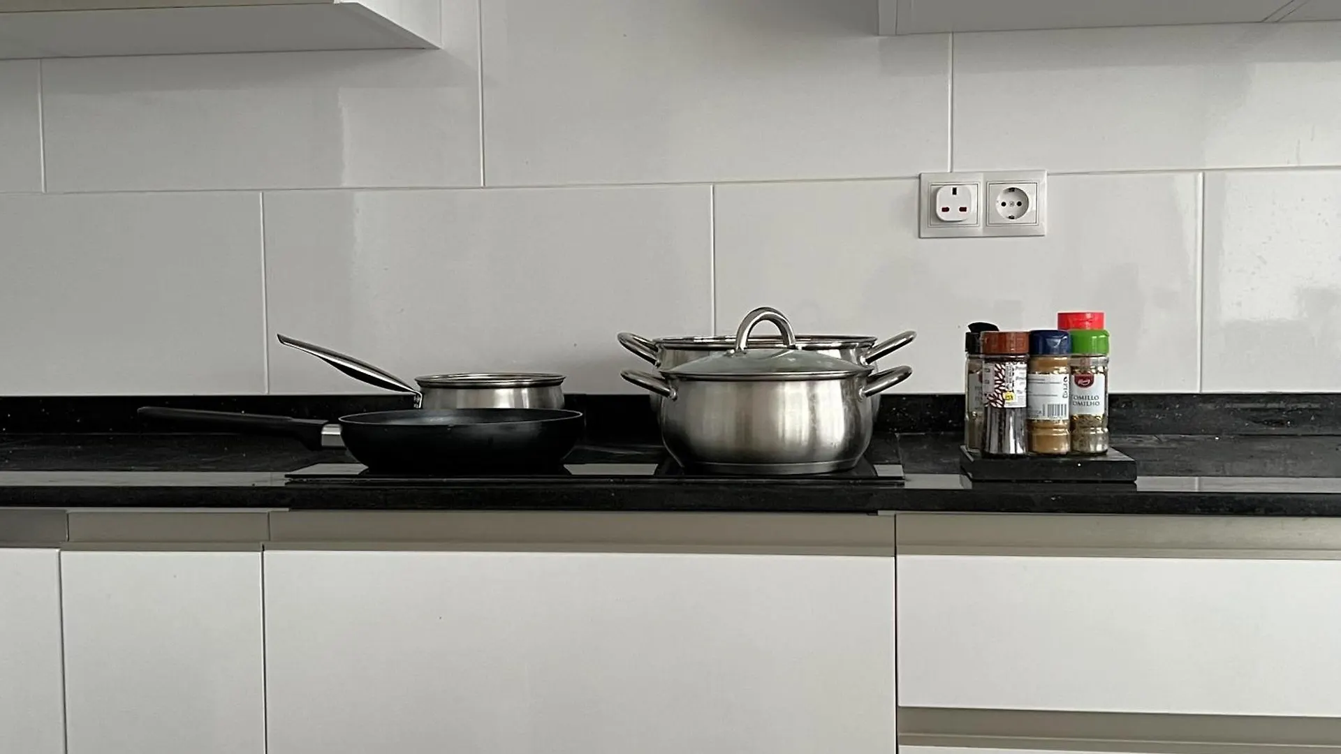 Homestay Malaga Flat With Balcony Ac Direct Bus To Beach Sleeps 7 Spain