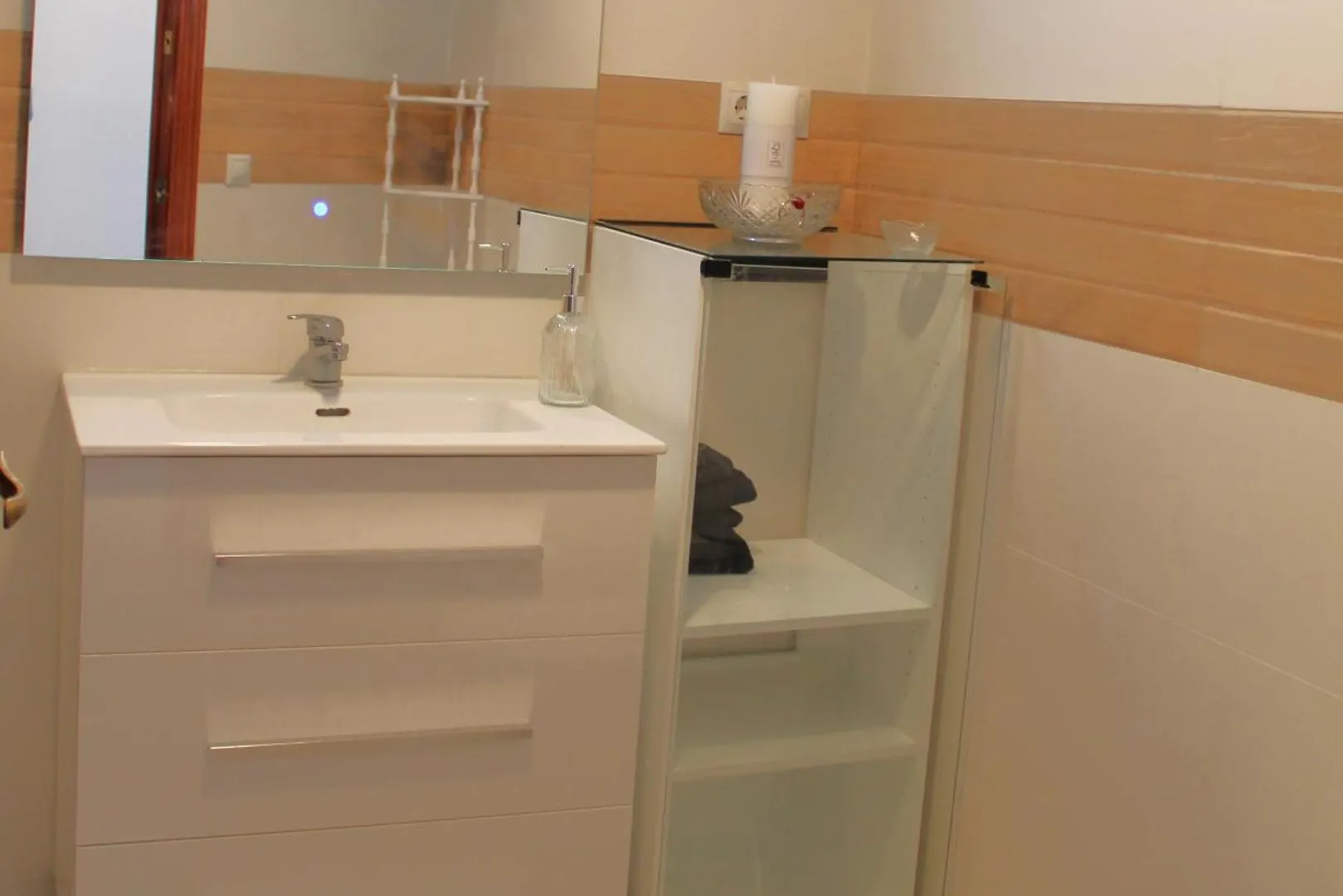 Malaga Flat With Balcony Ac Direct Bus To Beach Sleeps 7 Spain