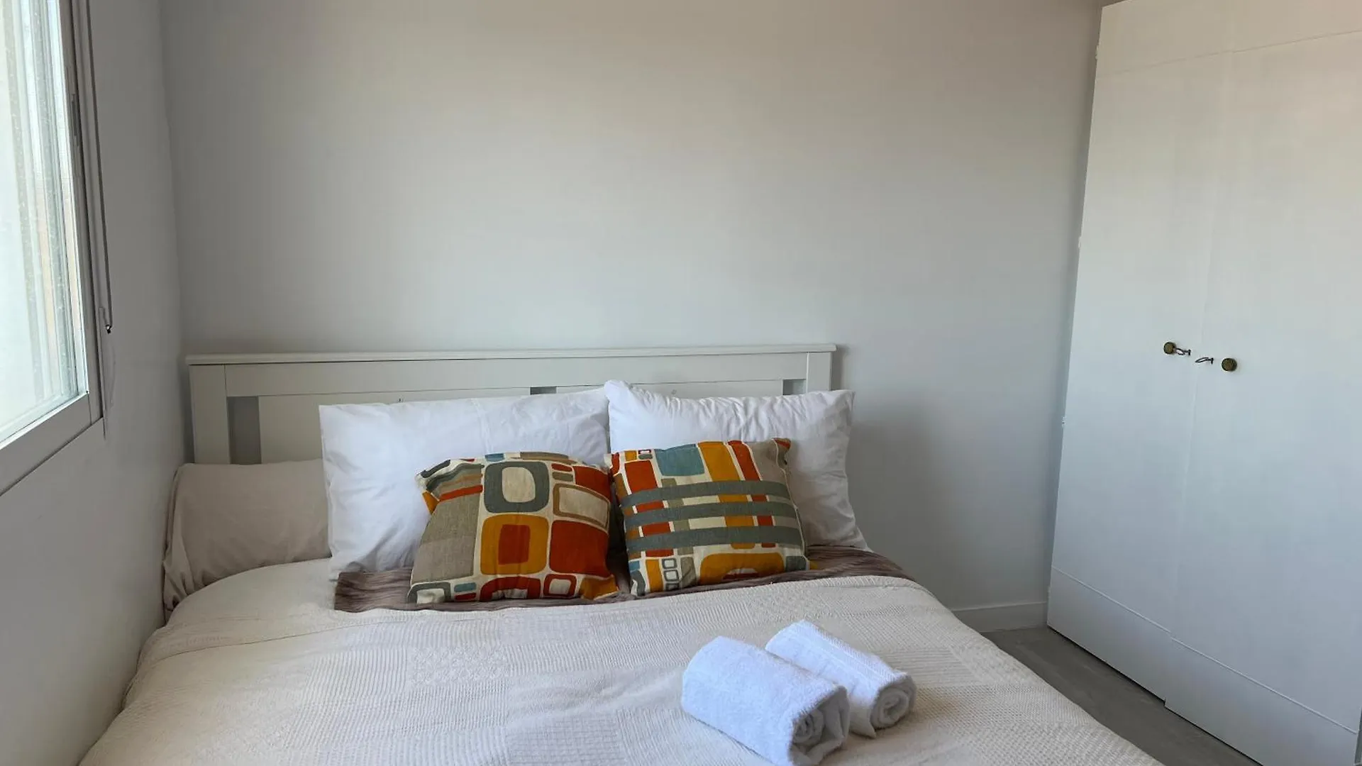 Malaga Flat With Balcony Ac Direct Bus To Beach Sleeps 7 Spain