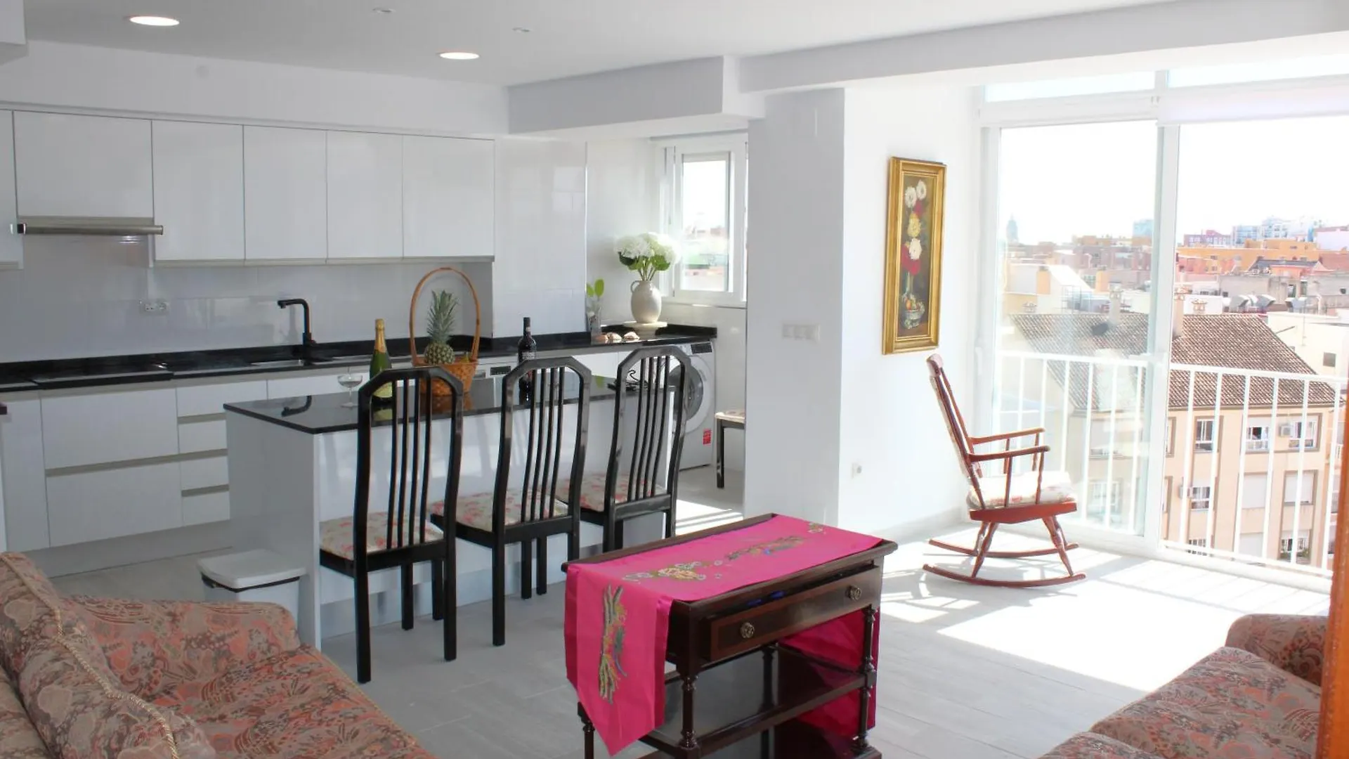 Malaga Flat With Balcony Ac Direct Bus To Beach Sleeps 7 0*,