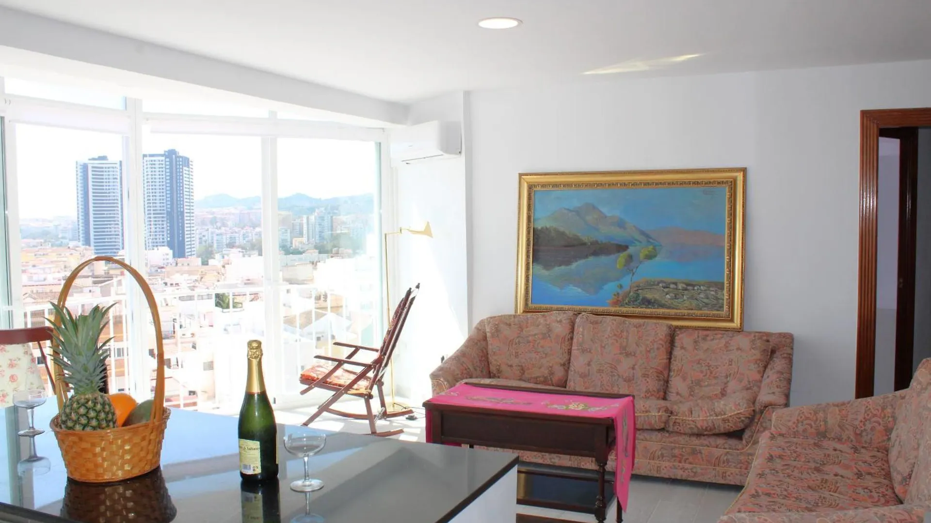 Malaga Flat With Balcony Ac Direct Bus To Beach Sleeps 7