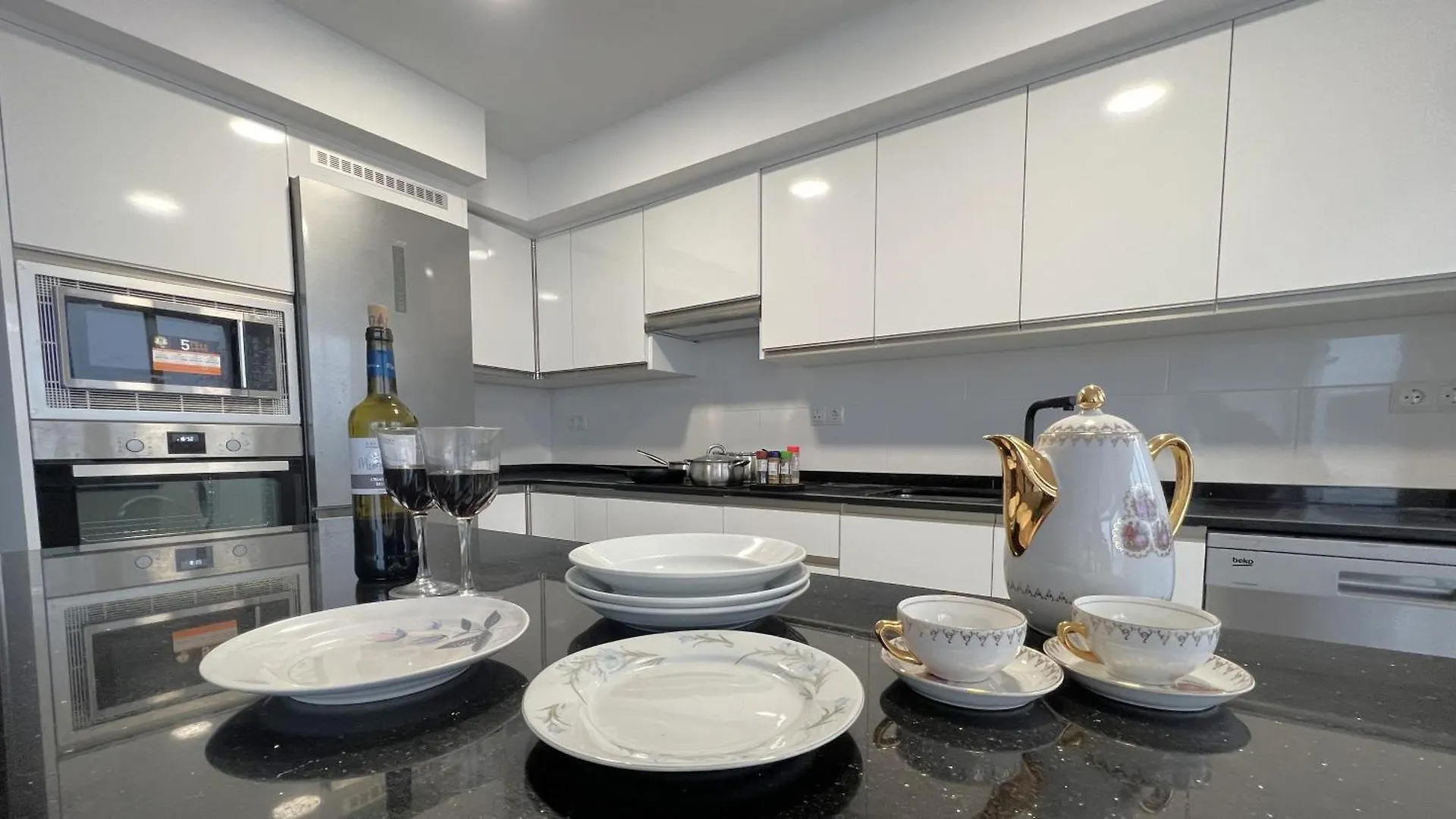 Malaga Flat With Balcony Ac Direct Bus To Beach Sleeps 7 0*,  Spain