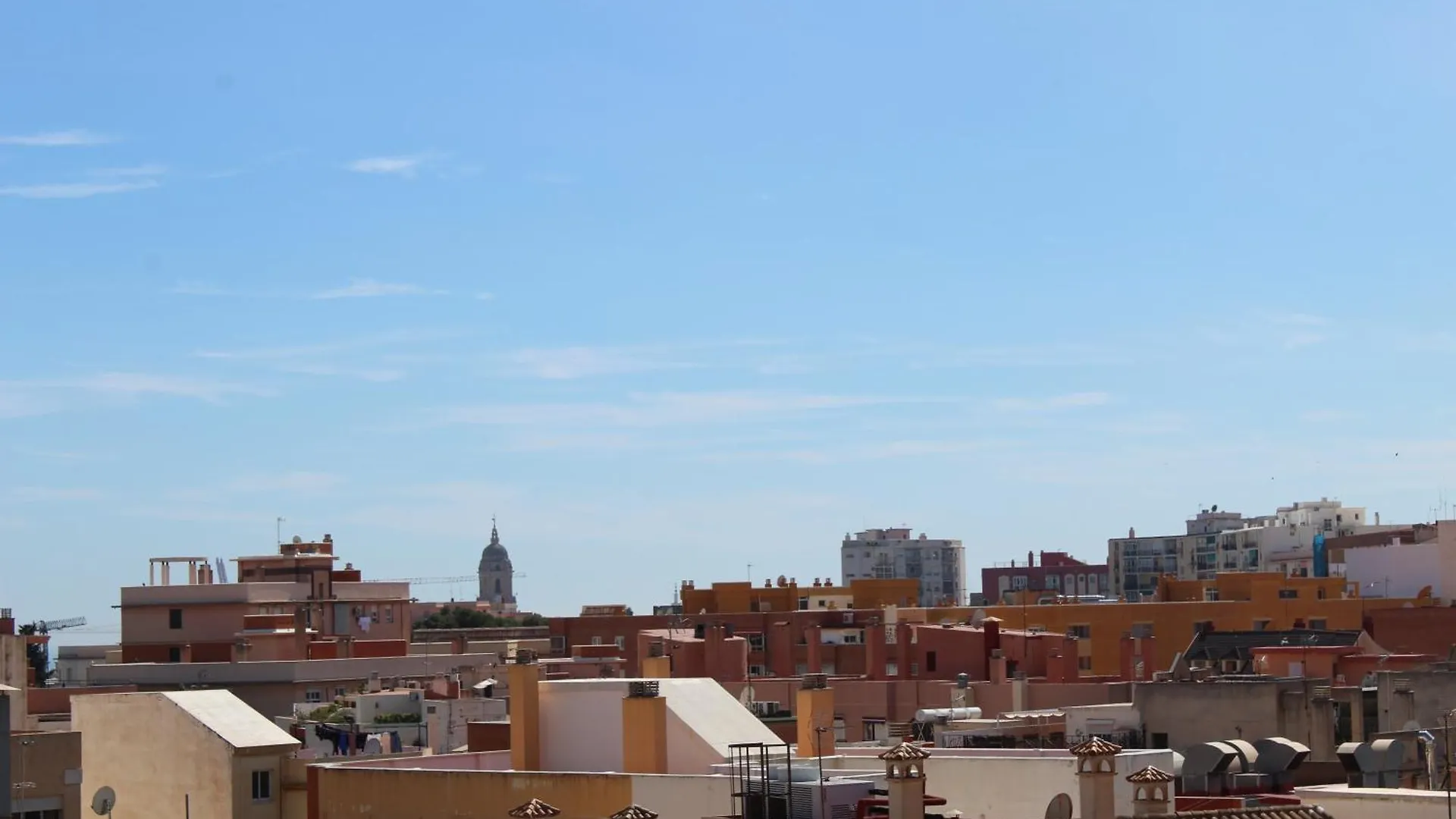 Homestay Malaga Flat With Balcony Ac Direct Bus To Beach Sleeps 7