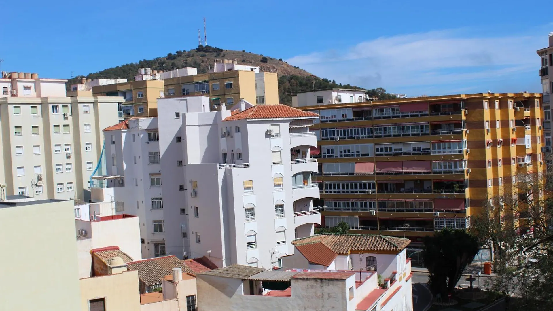 Malaga Flat With Balcony Ac Direct Bus To Beach Sleeps 7 Homestay