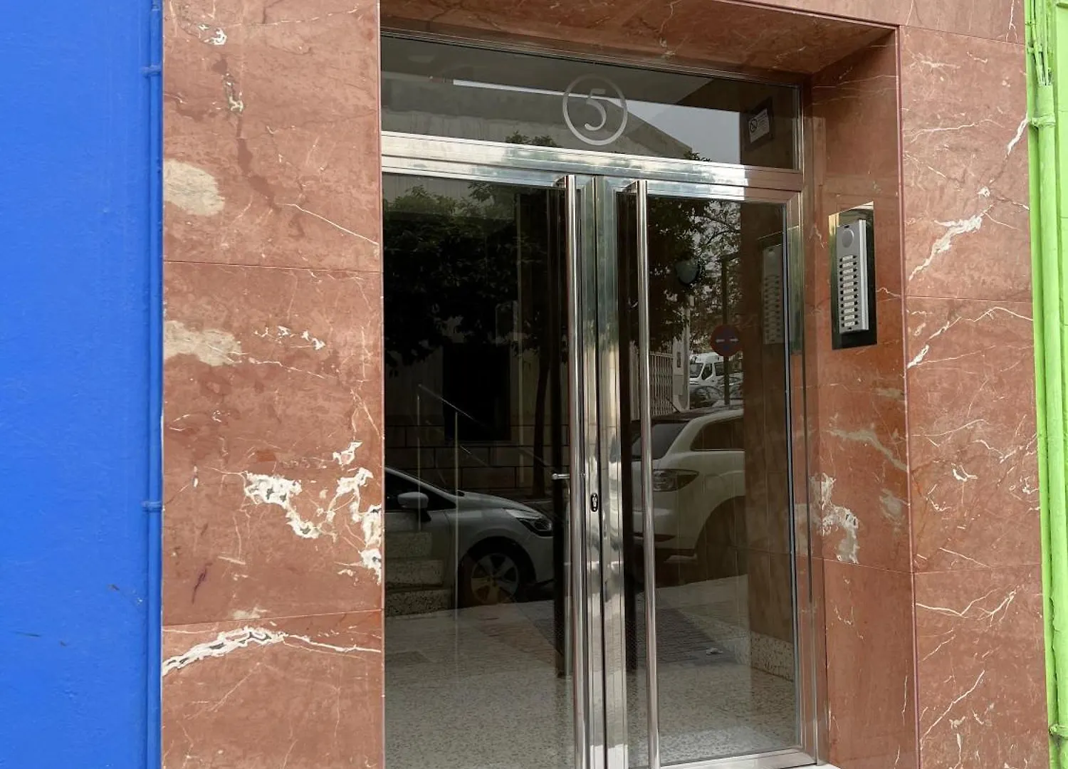 Homestay Malaga Flat With Balcony Ac Direct Bus To Beach Sleeps 7